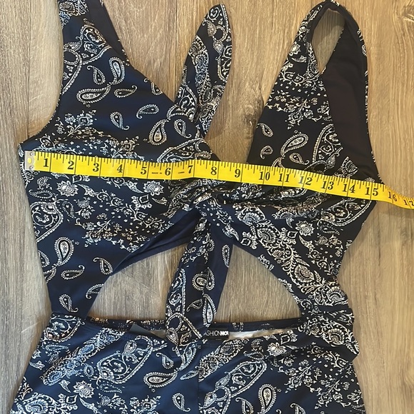 Paisley navy blue,white cut out romper 
Shorts, front tie,Large - Picture 7 of 13